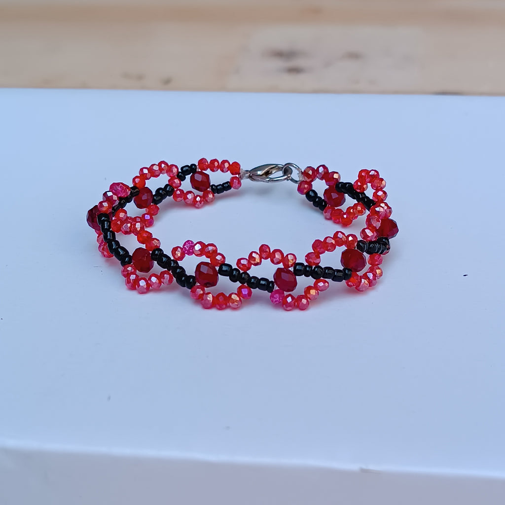 Handwoven Red & Black Crystal Bead Bracelet - Elegant Zigzag Pattern Faceted Glass Bracelet